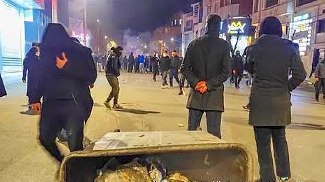 بهلوي يدعو للسيطرة على المدن… والنظام يرد