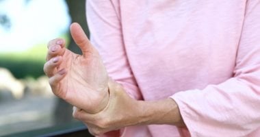 أول أيام طوبة.. لماذا تزداد آلام العضلات والمفاصل فى البرد