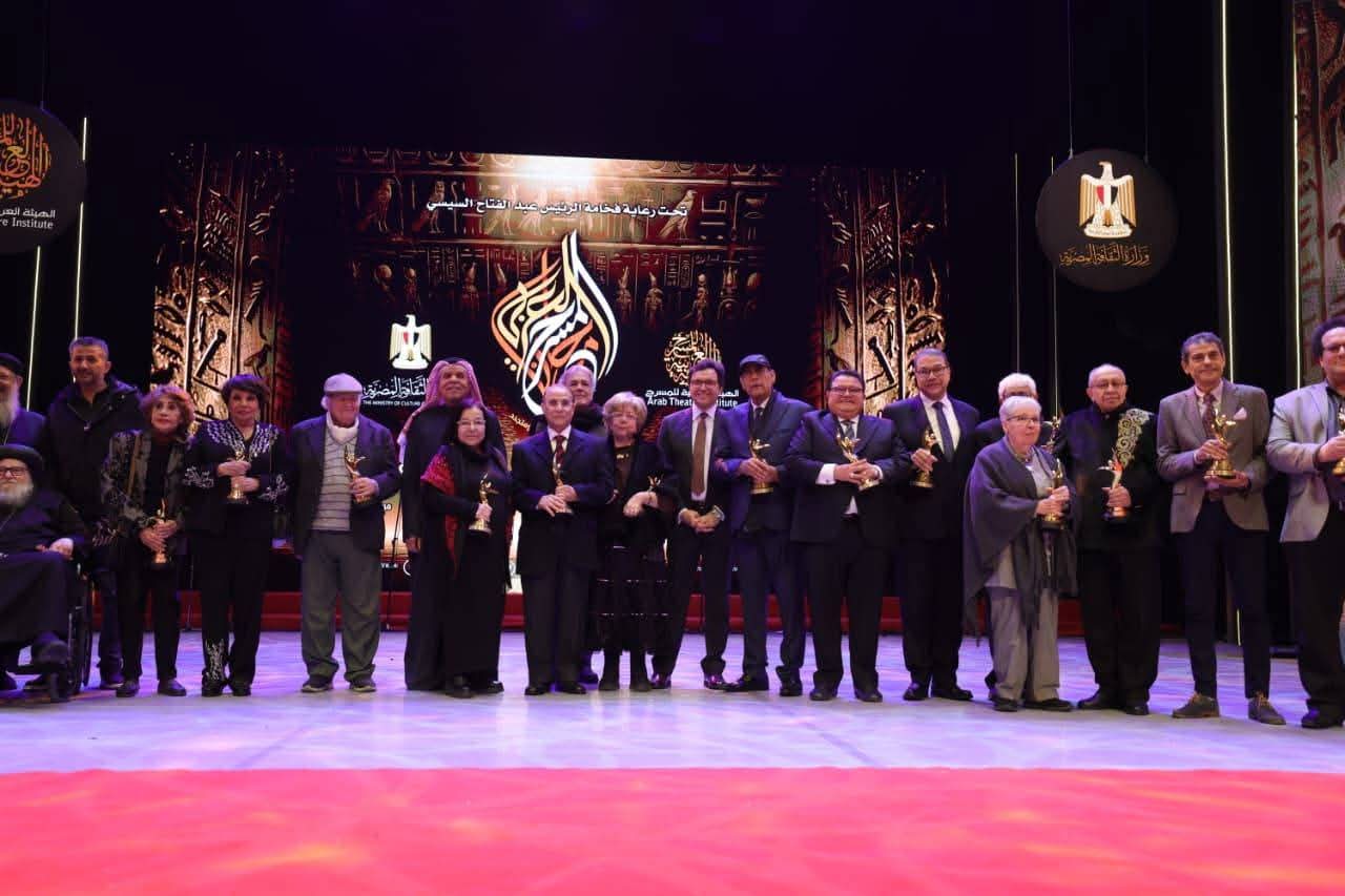 جوليا قصار تشارك بمسرحية "بكنك على خطوط التماس" لريمون جبارة في مهرجان المسرح العربي بالقاهرة