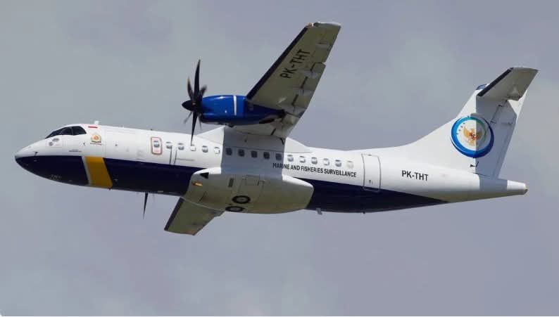 مصير 11 شخصًا معلّق… العثور على حطام طائرة إندونيسية