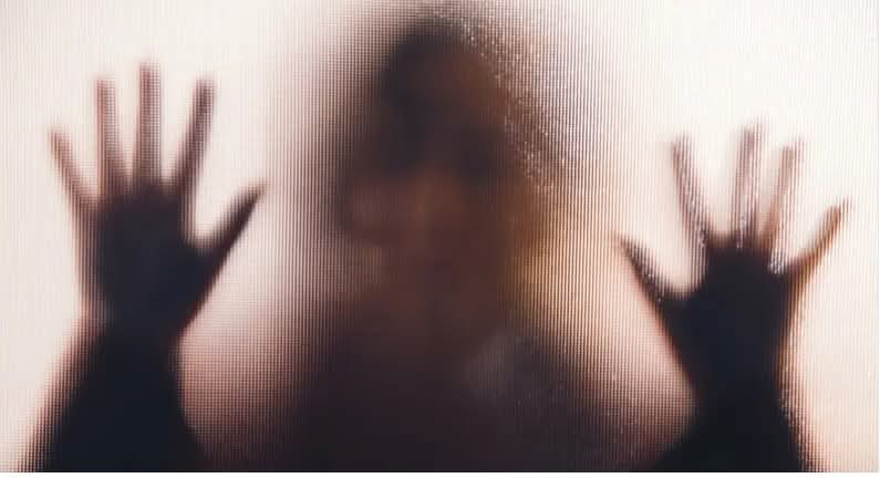 الإطاحة بشبكة اتجار بالبشر يقودها رجل أعمال في مصر