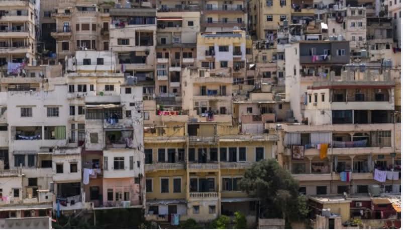 مبانٍ في خطر الانهيار