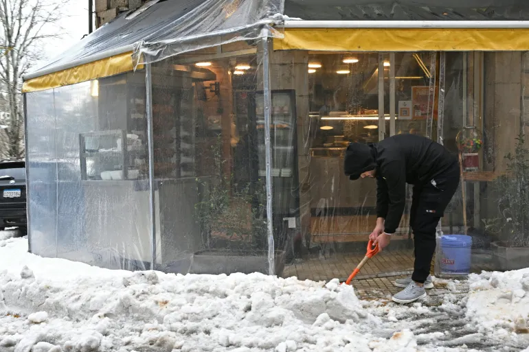 موجة قطبية تجتاح 12 دولة عربية.. ثلوج وصقيع