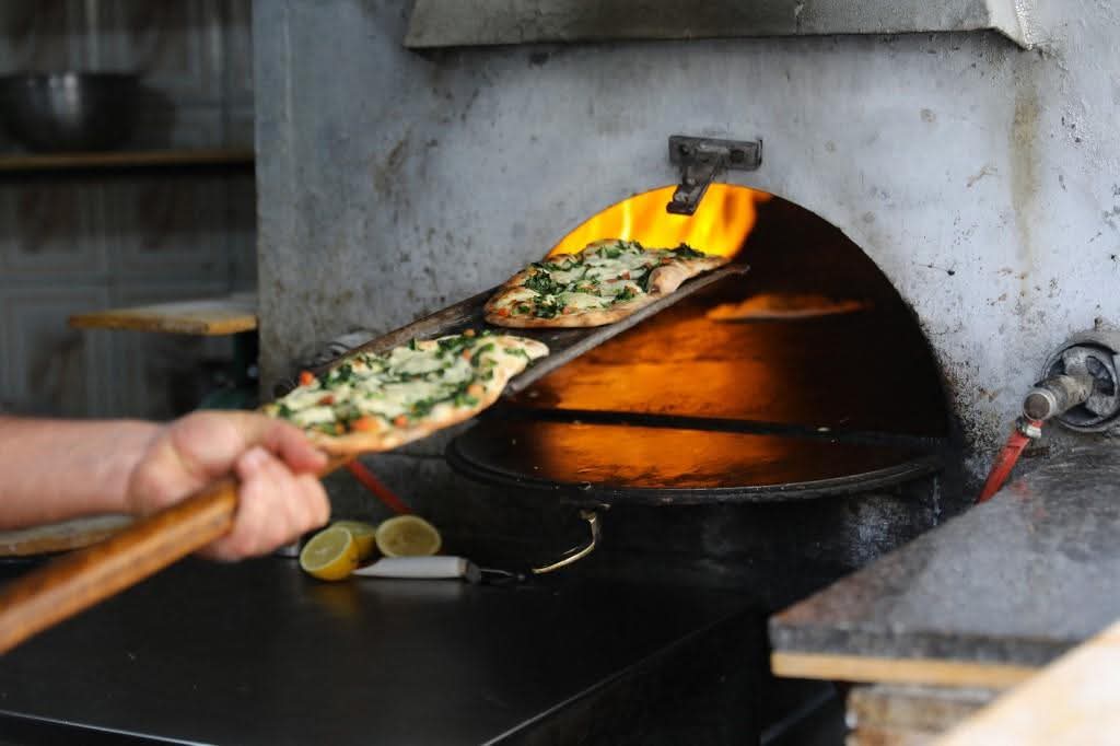 إقفال محل معجنات يهدد سلامة المستهلكين 