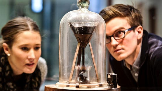 عيد ميلادها الـ100.. حكاية أطول تجربة معملية مستمرة في العالم