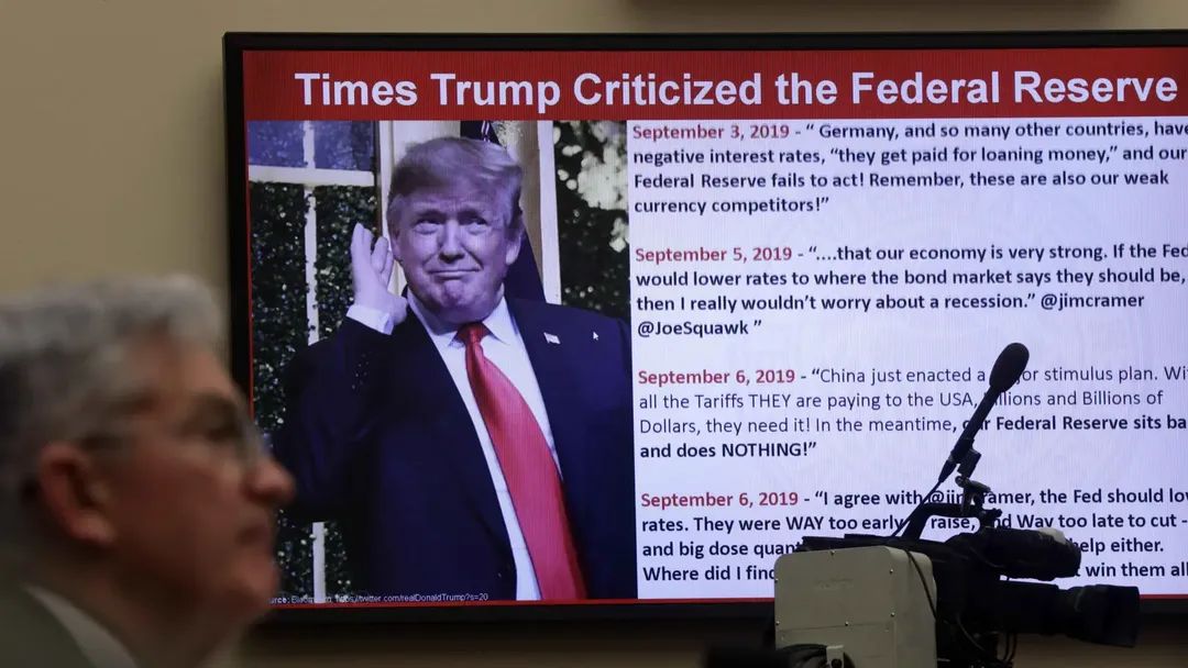 تحذيرات دولية: الثقة بالدولار على المحك