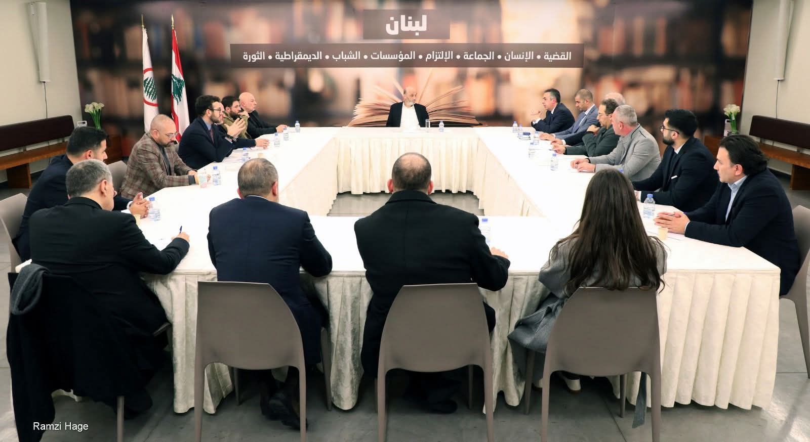 في معراب… جعجع يبحث الشؤون الطبية والنقابية والتنظيمية للحزب