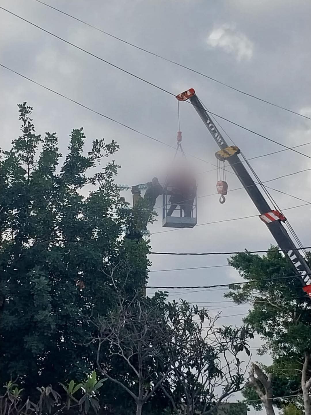 صعقة كهربائية تُصيب عاملاً في شركة كهرباء قاديشا في أنفه