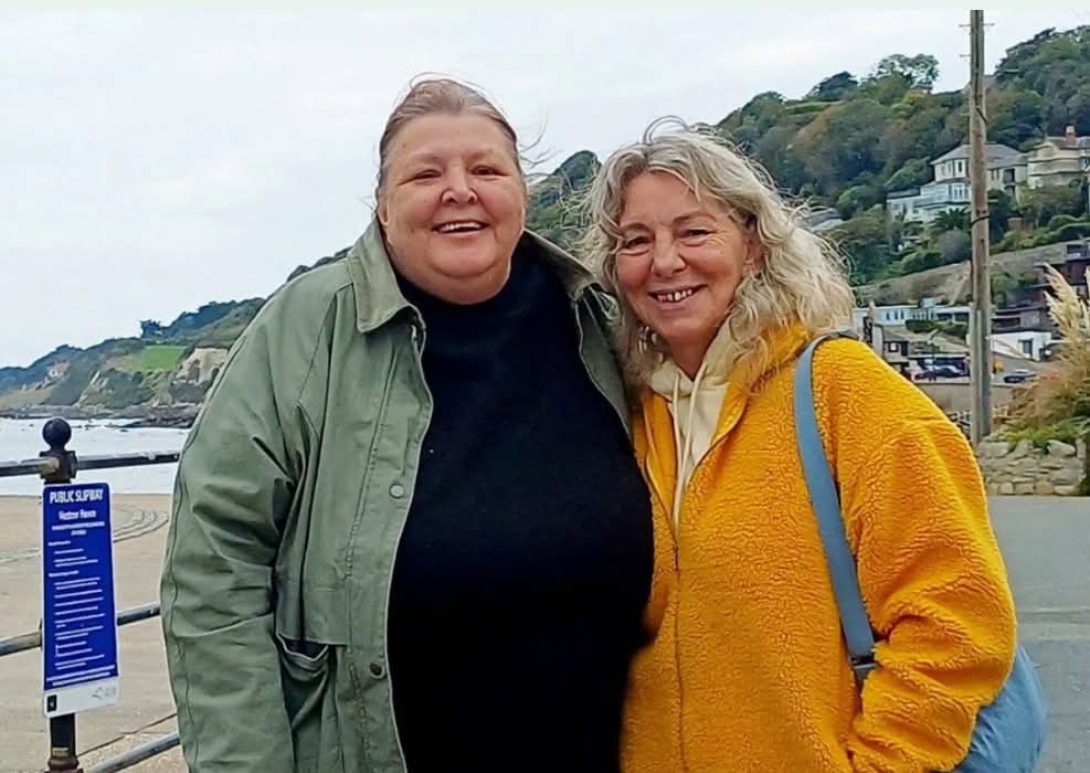 شقيقتان تلتقيان للمرة الأولى منذ أكثر من 50 عاماً