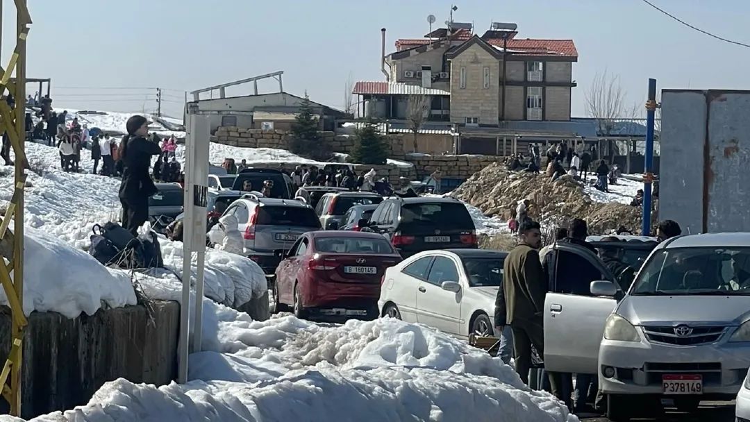 كفردبيان تفرض إجراءات صارمة لتنظيم السير نحو مراكز التزلّج