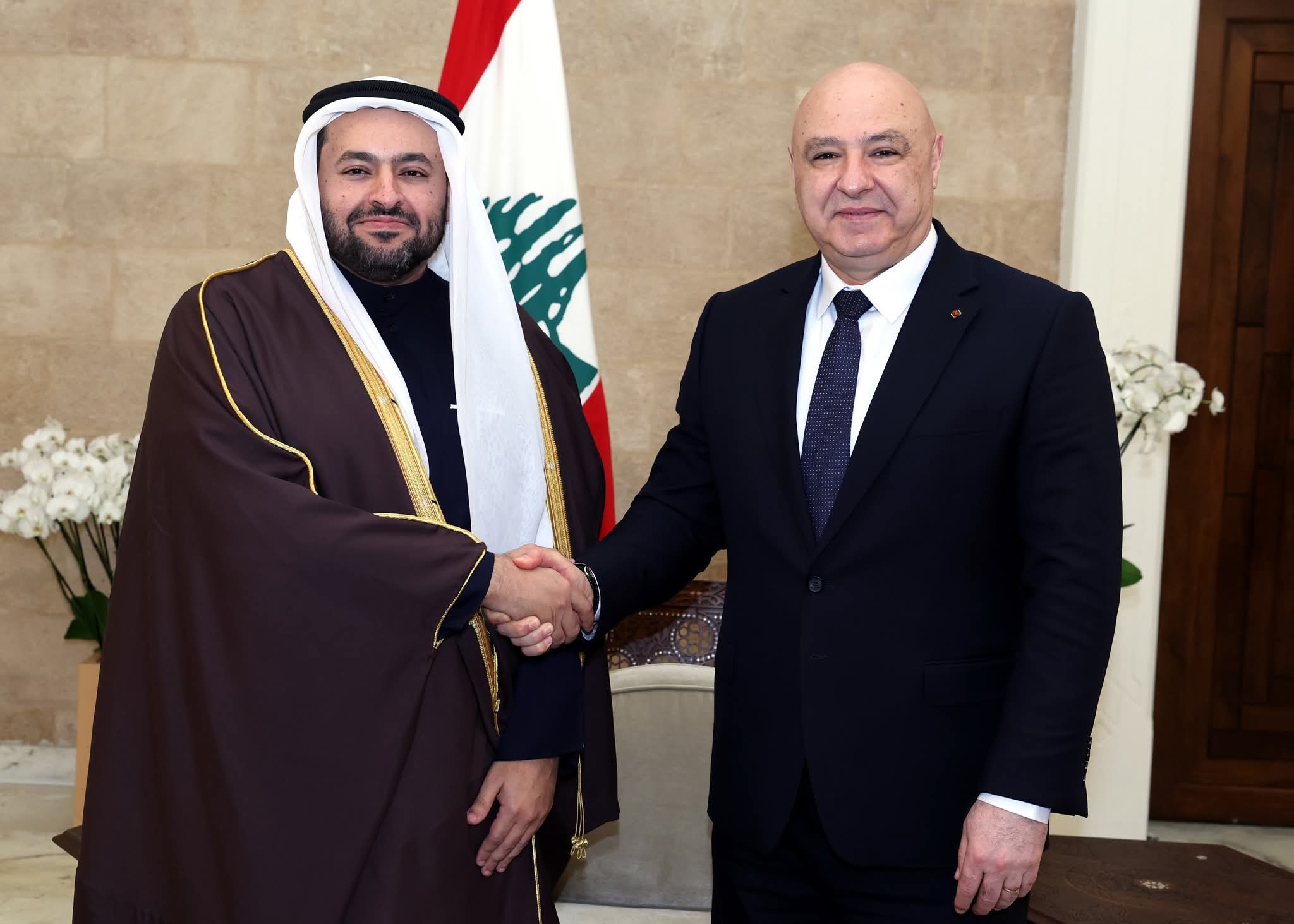 الرئيس عون مستقبلا وزير الدولة القطري