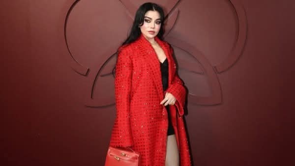 هيفاء وهبي تتسبّب بأزمة بين قبيلة سعودية وأحد أبنائها بسبب رقصهما في موسم الرياض