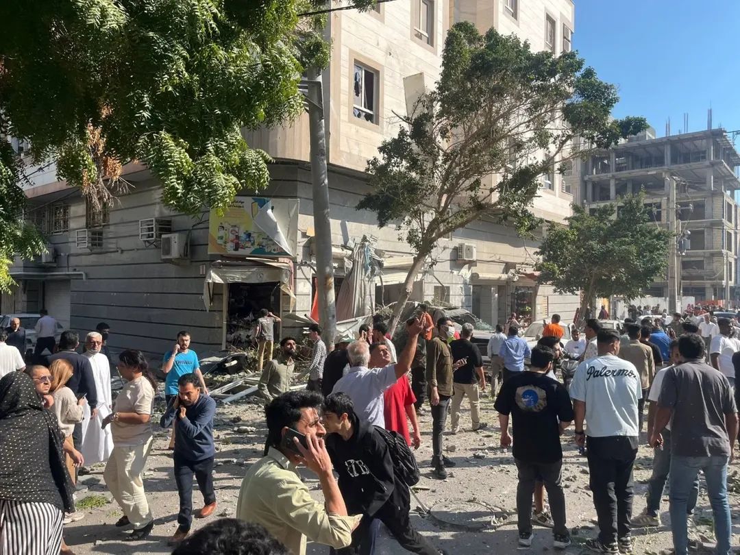 انفجار يهزّ مبنى سكنيًا من 8 طوابق في بندر عباس جنوب إيران