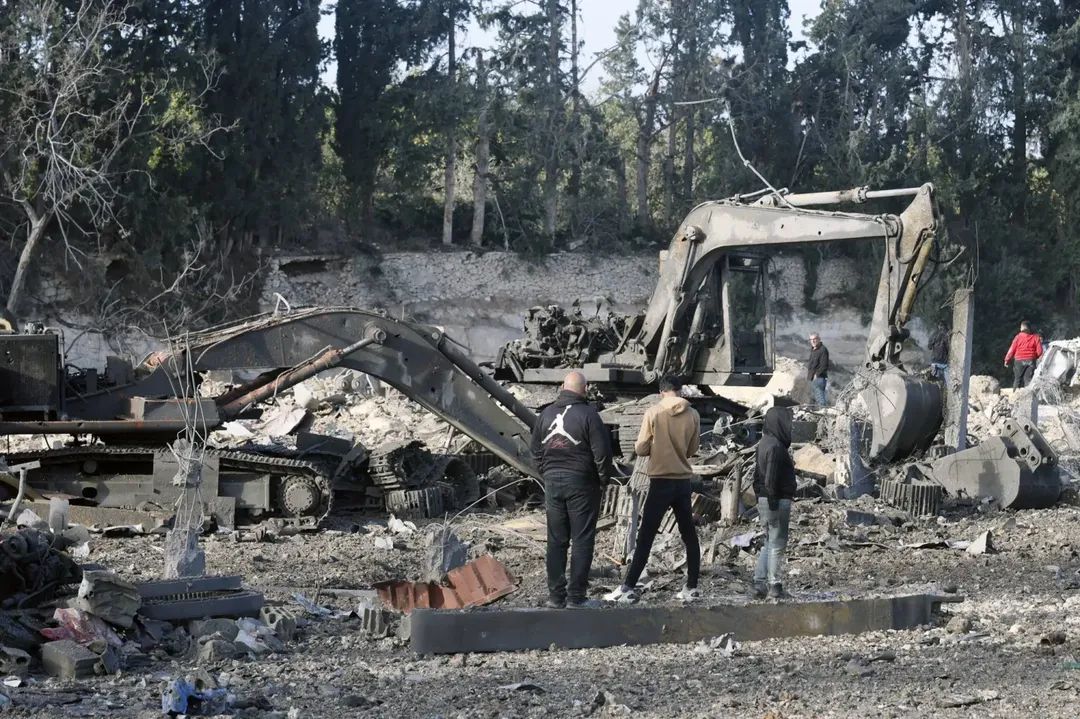 الإعمار قبل أن يولد… غارات