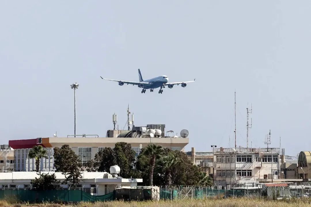 من باريس إلى بيروت: رسائل تحذير للحزب وتحركات عسكرية موازية