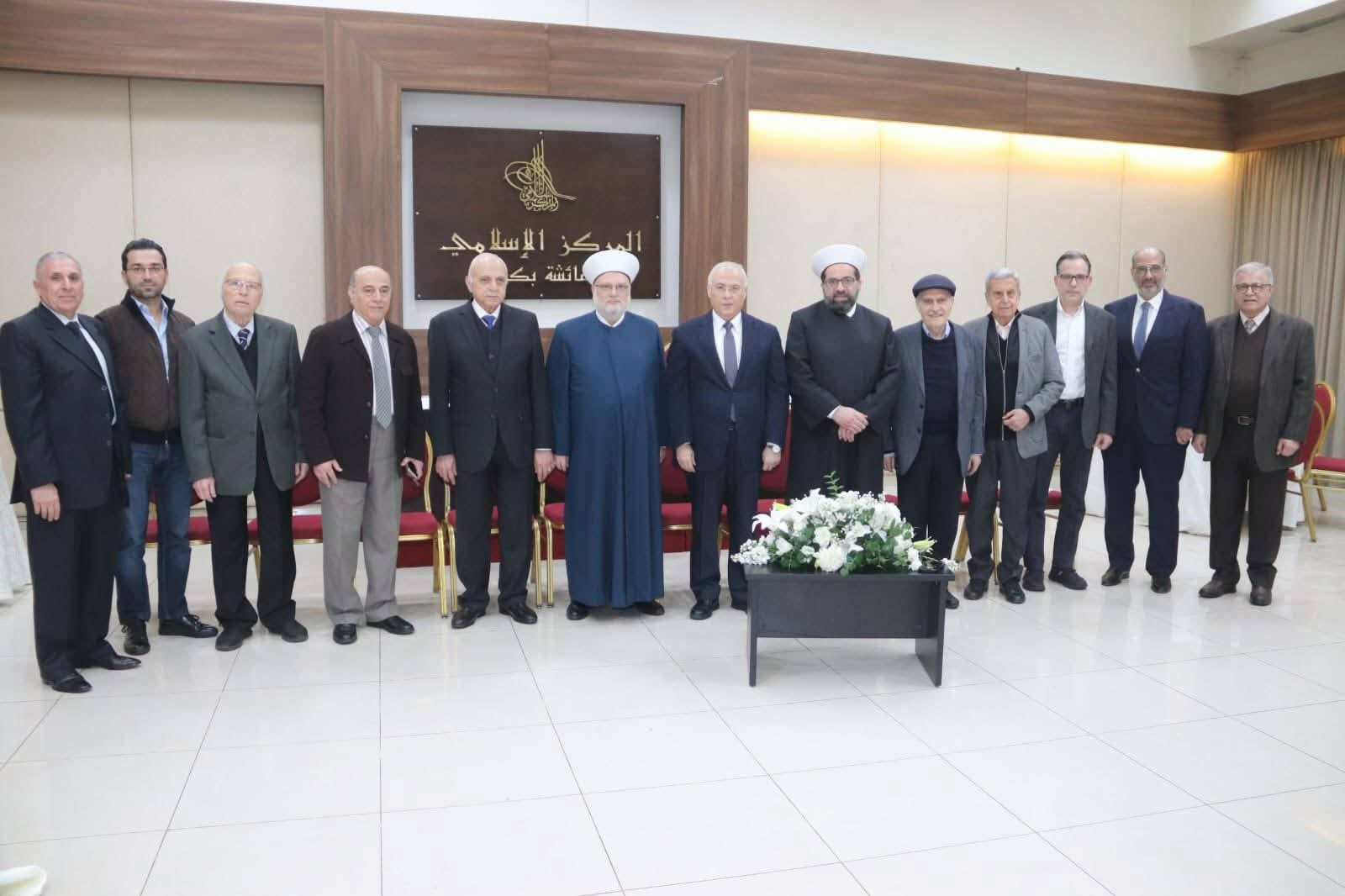 هيئة إدارية جديدة للمركز الإسلامي – عائشة بكار