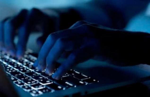 ضحايا مُهدّدون بصورهم …الأمن يطيح بعصابة ابتزاز إلكتروني 