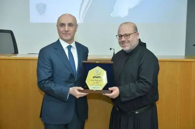 وزير الداخلية العميد الحجار محاورا طلاب جامعة الكسليك .