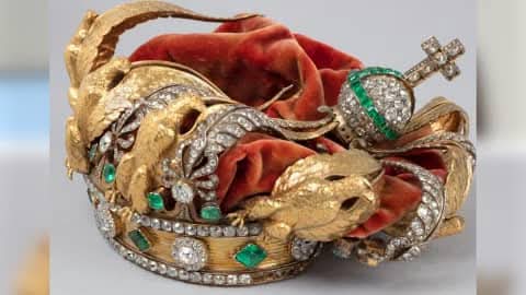 متحف اللوفر يُعلن ترميم تاج الإمبراطورة أوجيني إلى حالته الأصلية