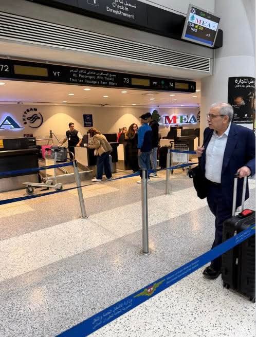 نواف سلام اثناء سفره من مطار رفيق الحريري