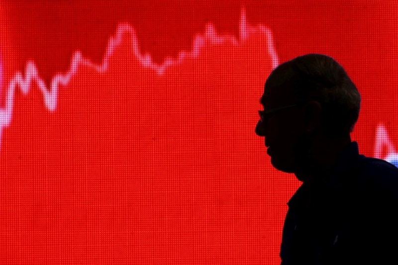 انهيار جماعي مفاجئ..سقوط حاد للذهب أدنى 5000 دولار وداو جونز يخسر 560 نقطة