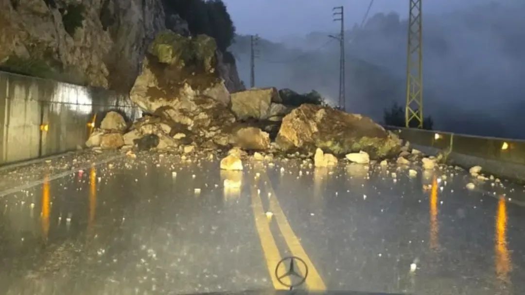 تدابير سير نتيجة انجراف التربة على طريق لحفد - سقي - رشميا - جاج - ترتج