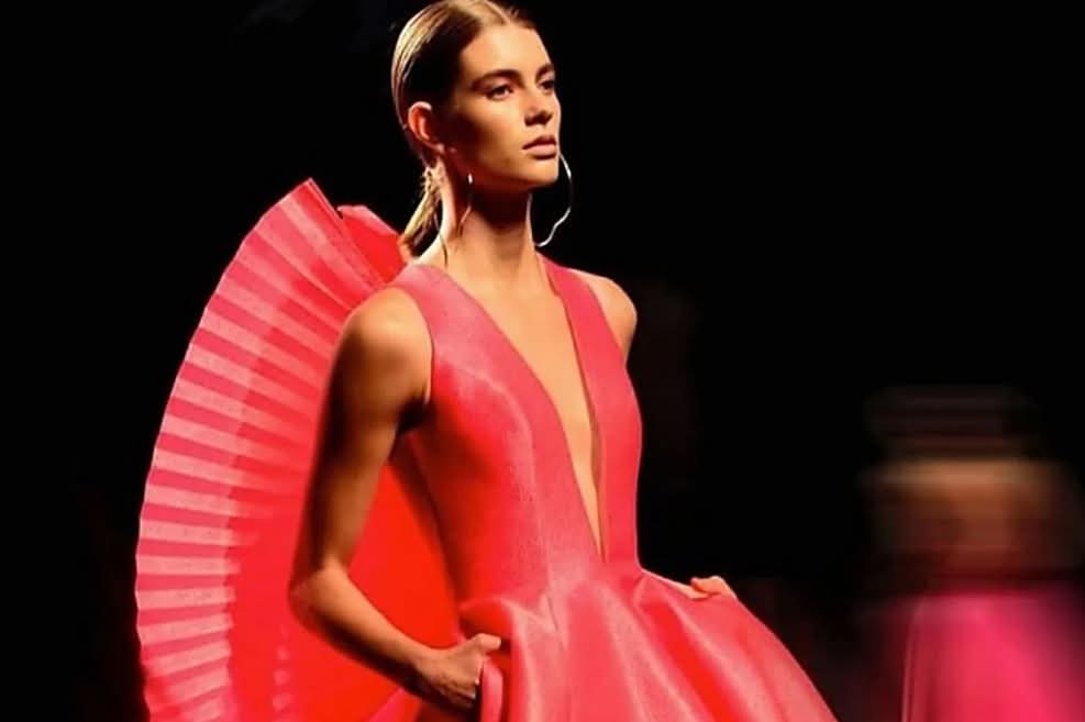 العثور على عارضة أزياء عالمية في الـ21 متوفاة في منزلها