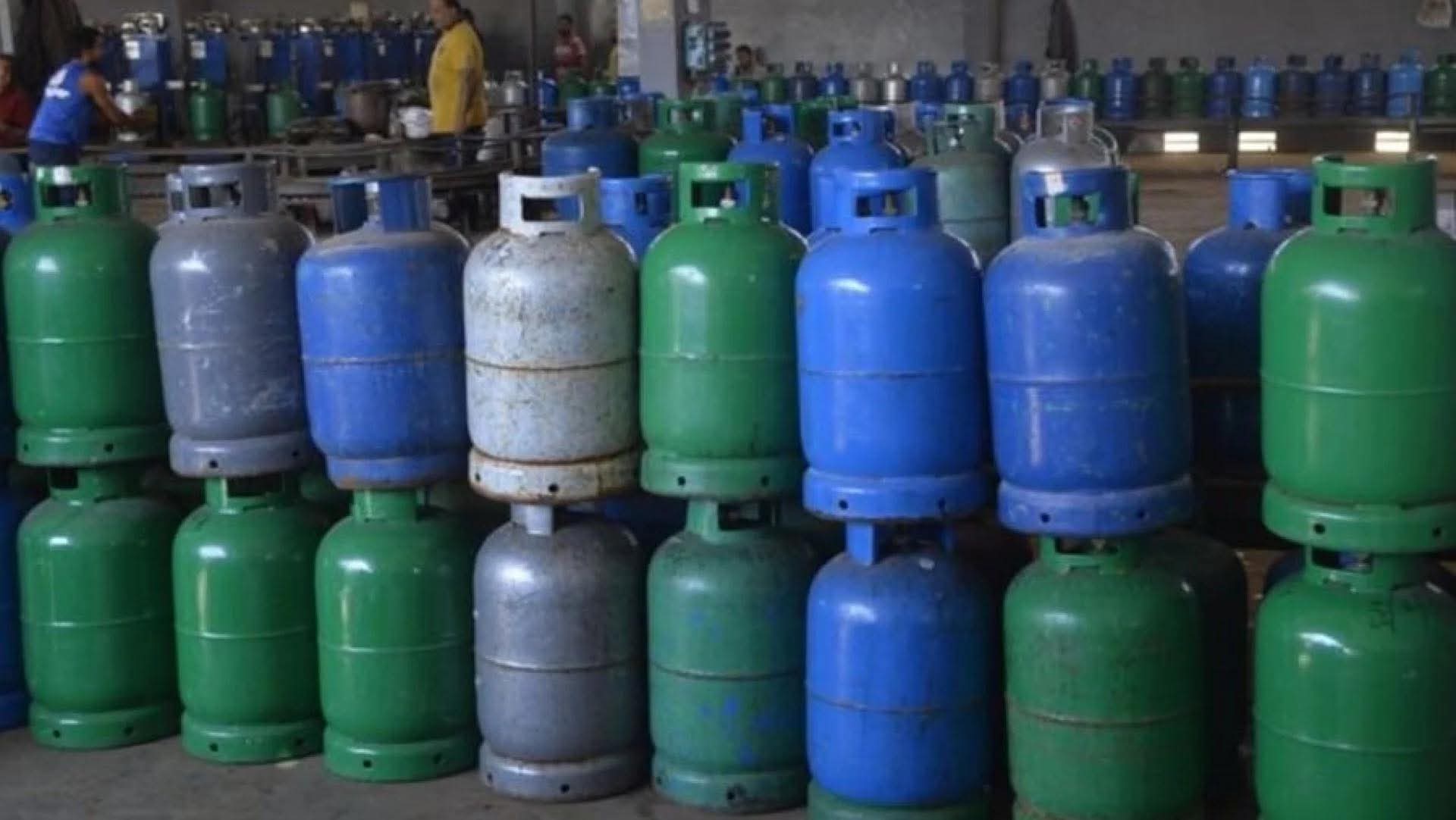 الالتزام التام بعدم تعبئة قوارير الغاز إلا للموزعين المعتمدين”