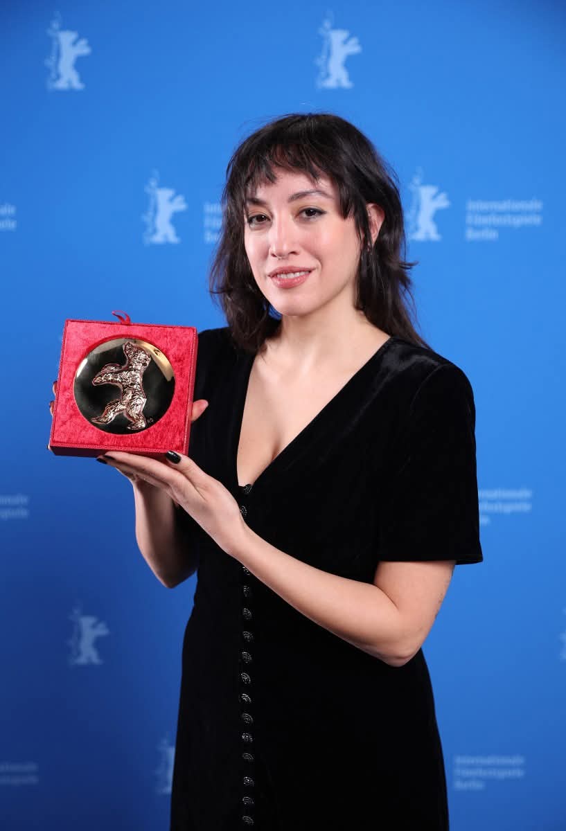 الدبّ الذهب" للبنانية ماري روز أسطا عن 6"يوماً ما، ولد"