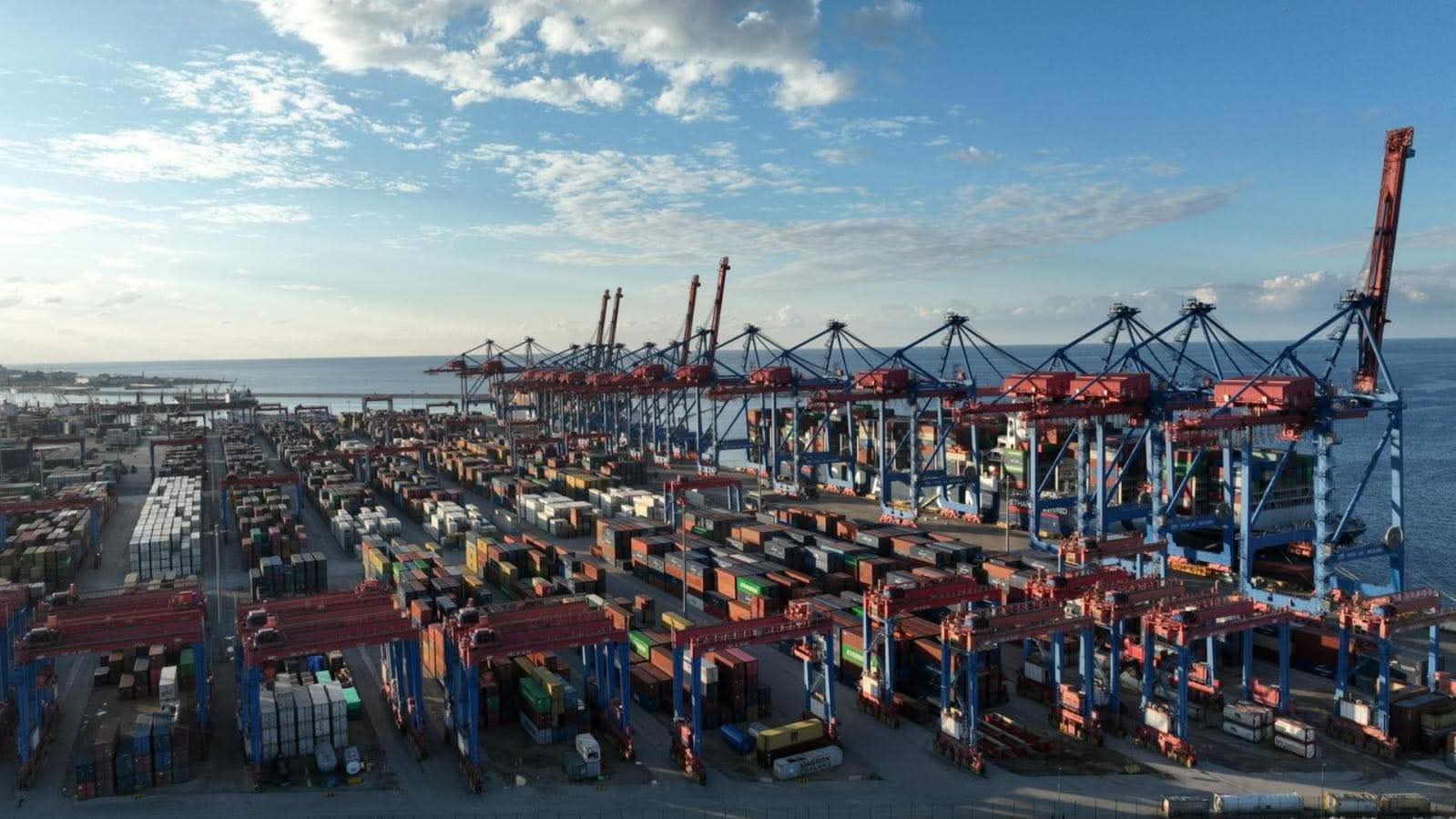 إدارة مرفأ بيروت تعدّل توقيت العمل