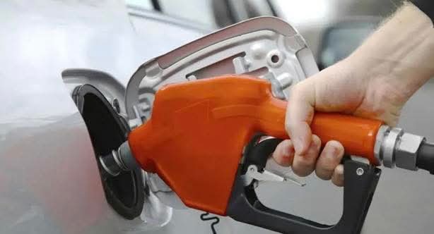 مخزون لبنان من القمح والبنزين والغذاء...