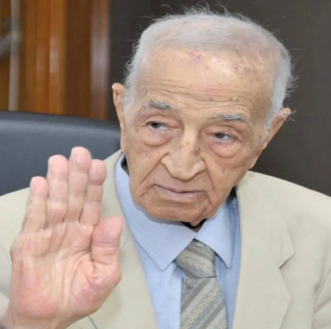 وفاة "شيخ الإذاعيين" في مصر فهمي عمر عن 98 عاماً