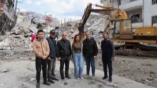 مجلس الجنوب باشررفع الأنقاض وفتح طريق شارع صوت الفرح في صور