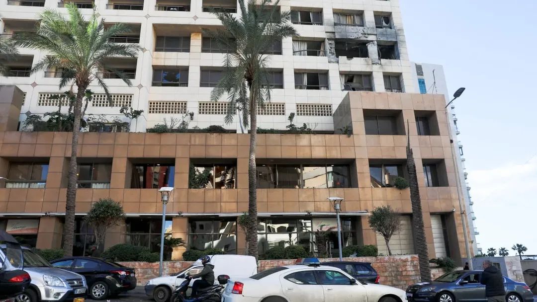 خيط جديد في فندق الغارة… واجتماع أمني غداً