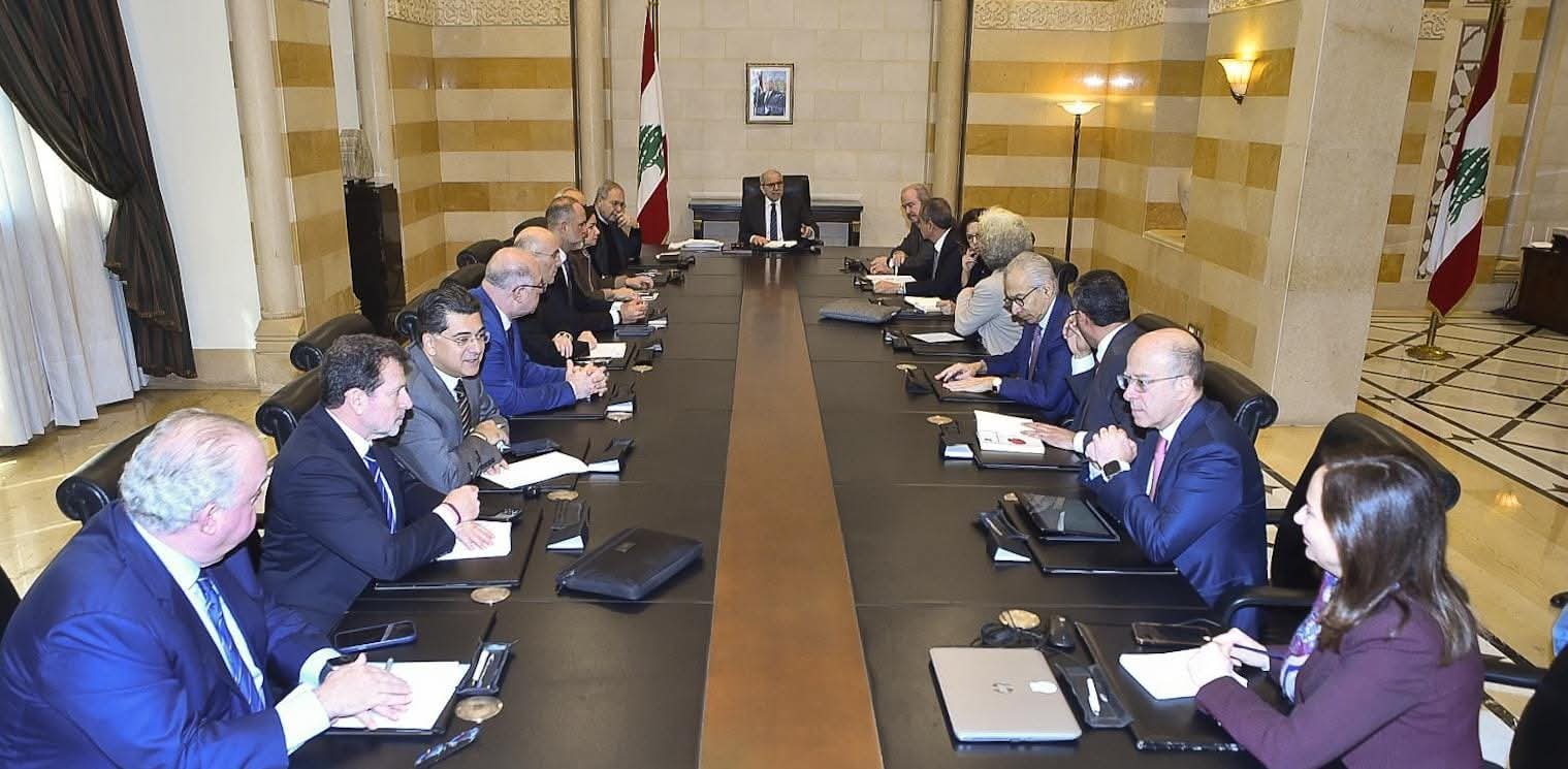 في ظل الأزمة… اجتماع في السراي لضمان الخبز والمازوت