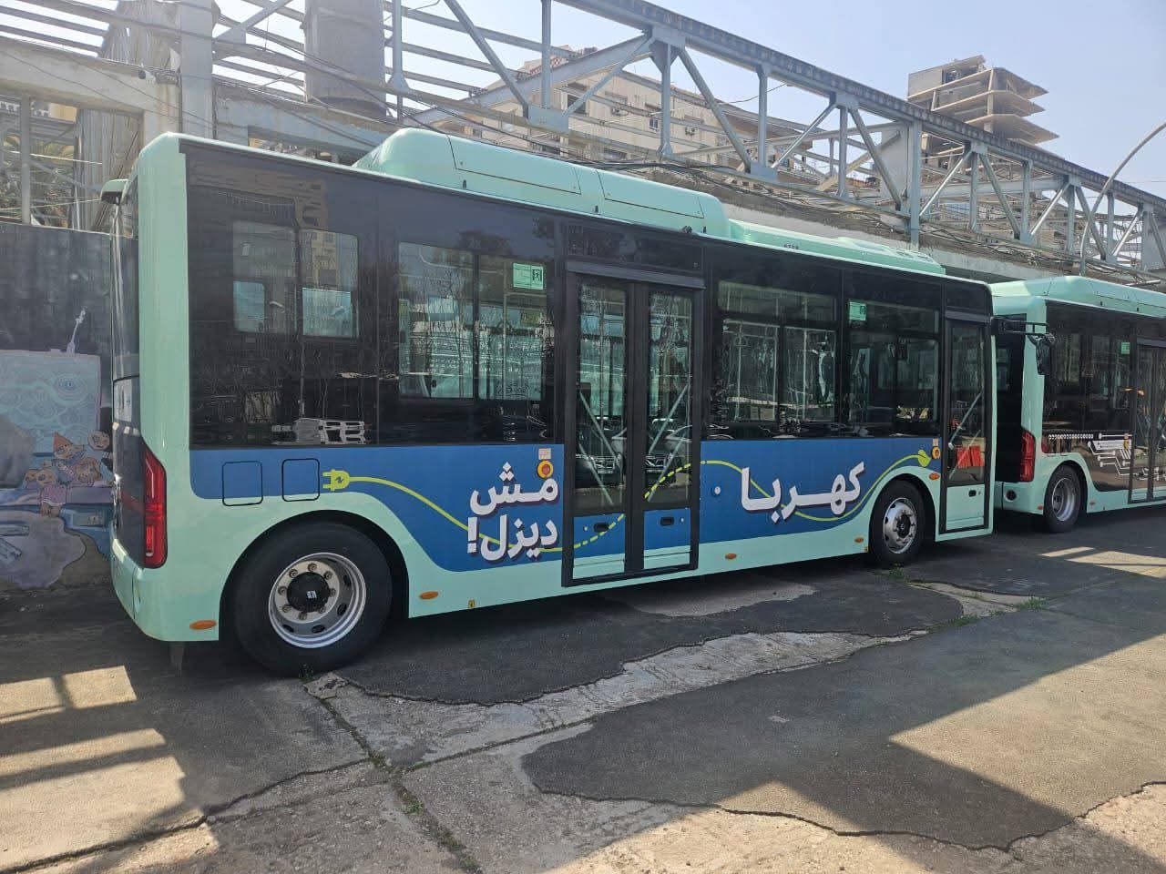 باصات نقل كهربائي من جبيل الى بيروت .