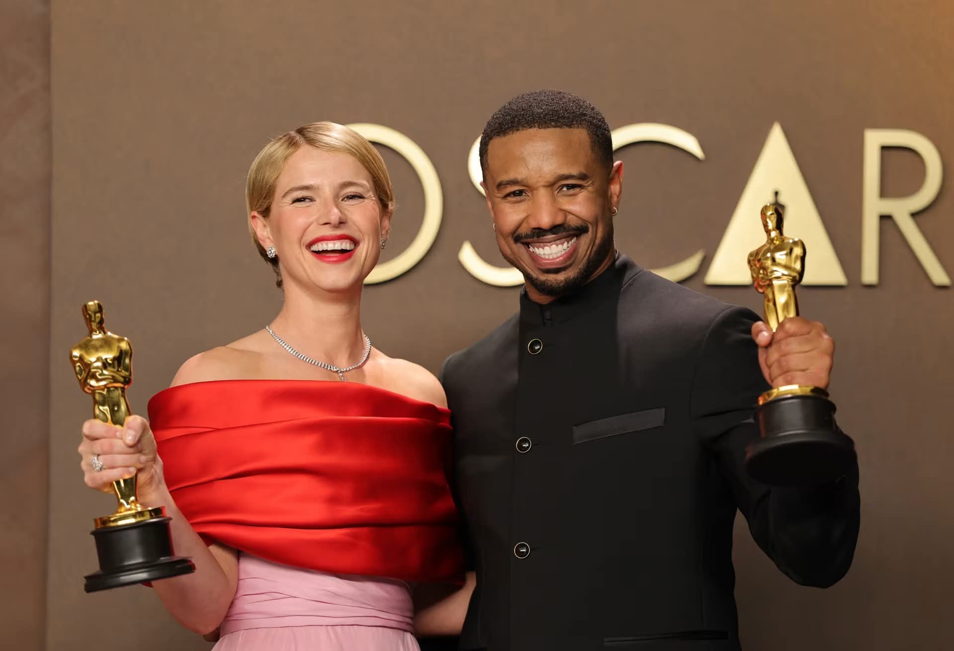 الأوسكار 98 : مايكل بي. جوردان أفضل ممثل.. وجيسي باكلي افضل ممثلة .. و"وان باتل أفتر أناذر" يهيمن بـ6 جوائز