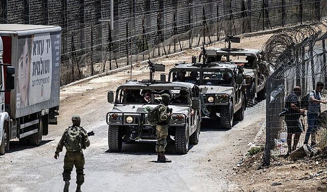 معاريف: يجب أن ترى حكومة لبنان حشود النازحين في الشوارع كما يجب الضغط على حركة أمل