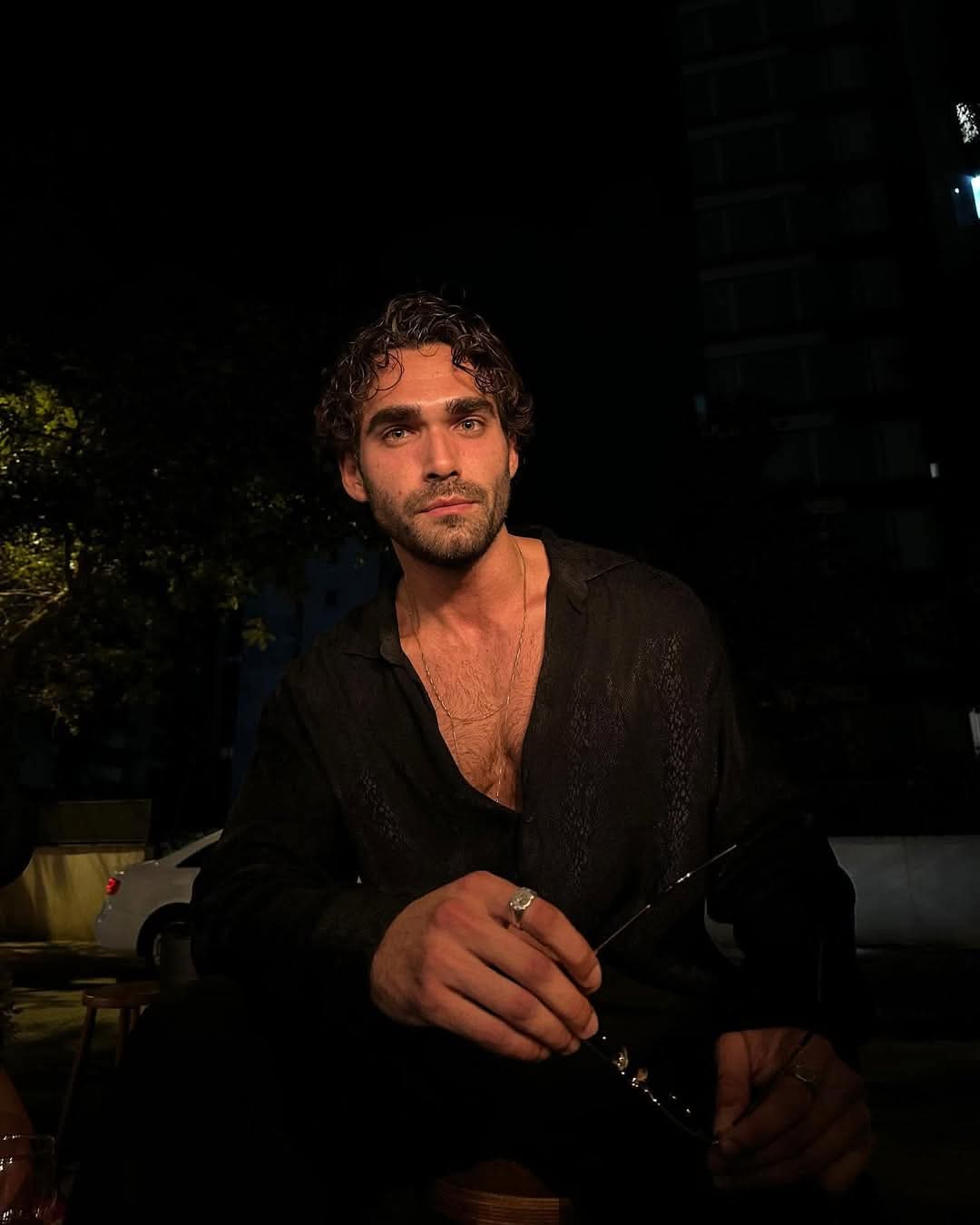 ممثّل تركي شهير يدلي بافادته في قضية وفاة مصممة الأزياء ايراسلان.. ماذا وراء الرسالة المكتوبة بالدم؟!