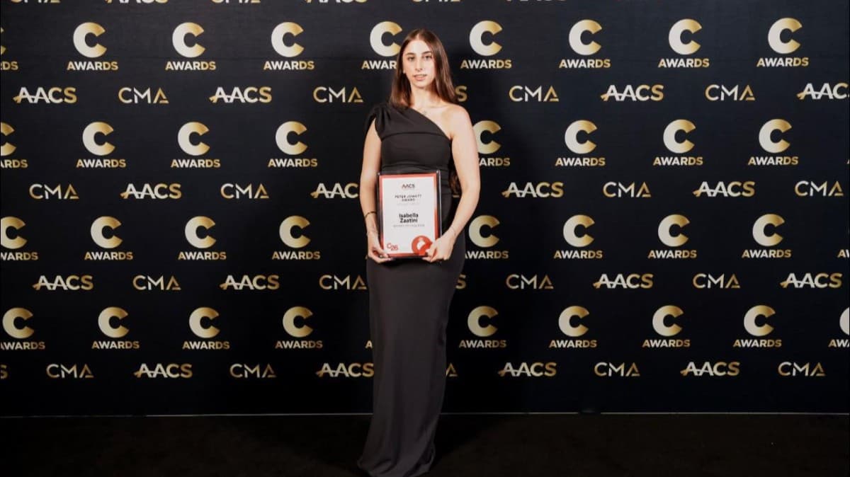 احتفال توزيع جوائز مؤتمر الأعمال التجارية في سيدني وفوز إيزابيلا زعتيني