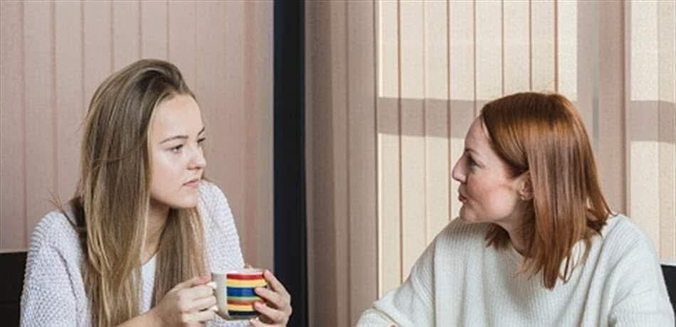 احذر أيها الرجل.. المرأة تصبح صورة طبق الأصل عن والدتها بهذا العمر تحديداً