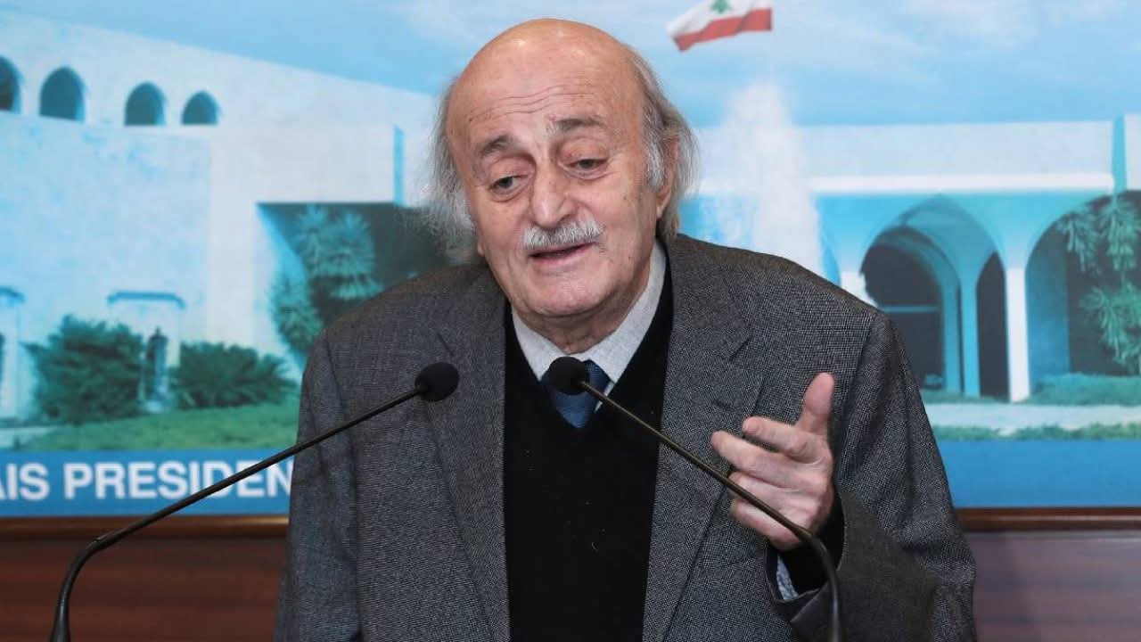 الخيم مذلّة”… جنبلاط يطرح بديلاً من بعبدا