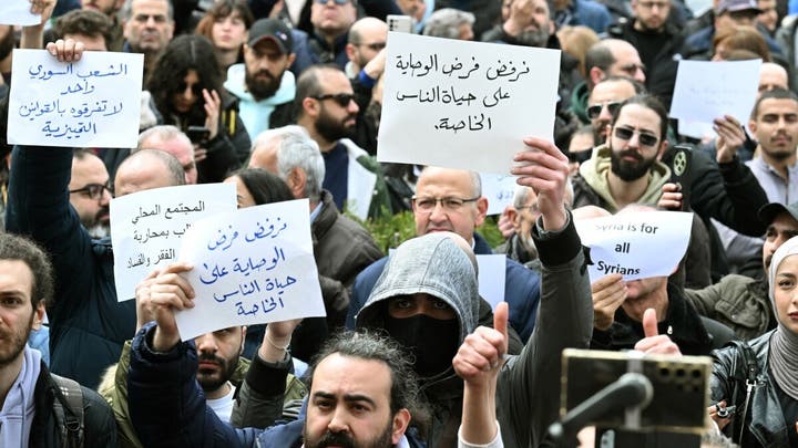 اعتذار المحافظة بشأن منع الكحول لم يفلح.. اعتصام في دمشق