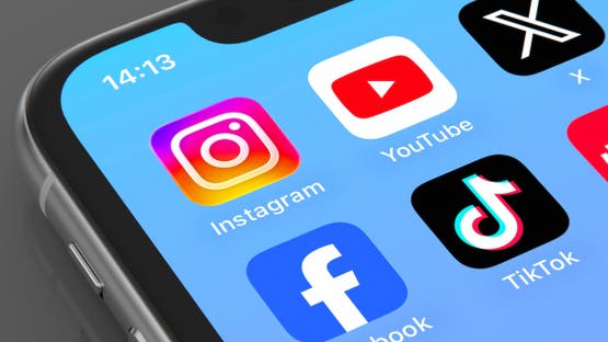 لأول مرة.. حكم على إنستغرام ويوتيوب بسبب إدمان وسائل التواصل