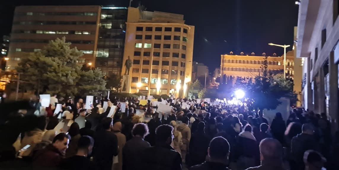 وقفة احتجاحية في ساحة الشهداء تنديدا باستشهاد الصحافيين شعيب وفتوني