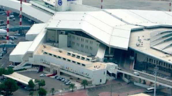 تعرض مطار الكويت الدولي لهجمات مسيرة ادت الى اضرار في نظام الردار