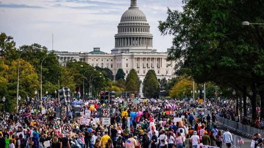 ملايين المتظاهرين في الولايات المتحدة ضد ترامب وسياساته