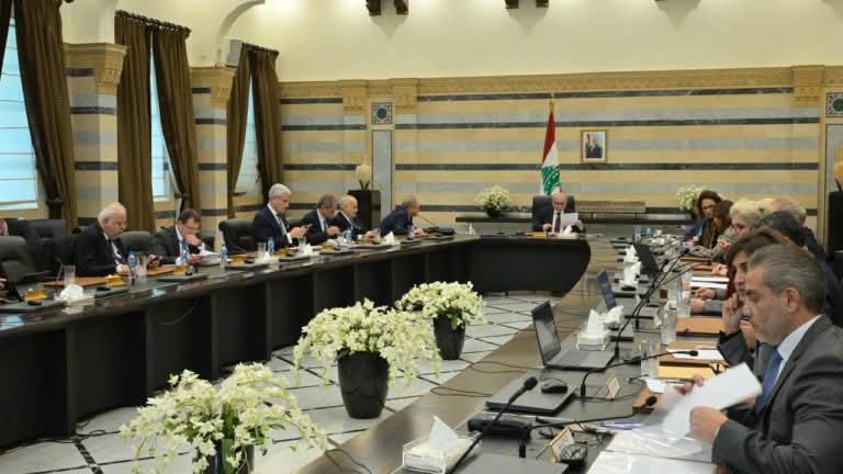 داخل الجلسة الحكومية… أرقام مقلقة تثير التساؤلات حول الرواتب والاقتصاد