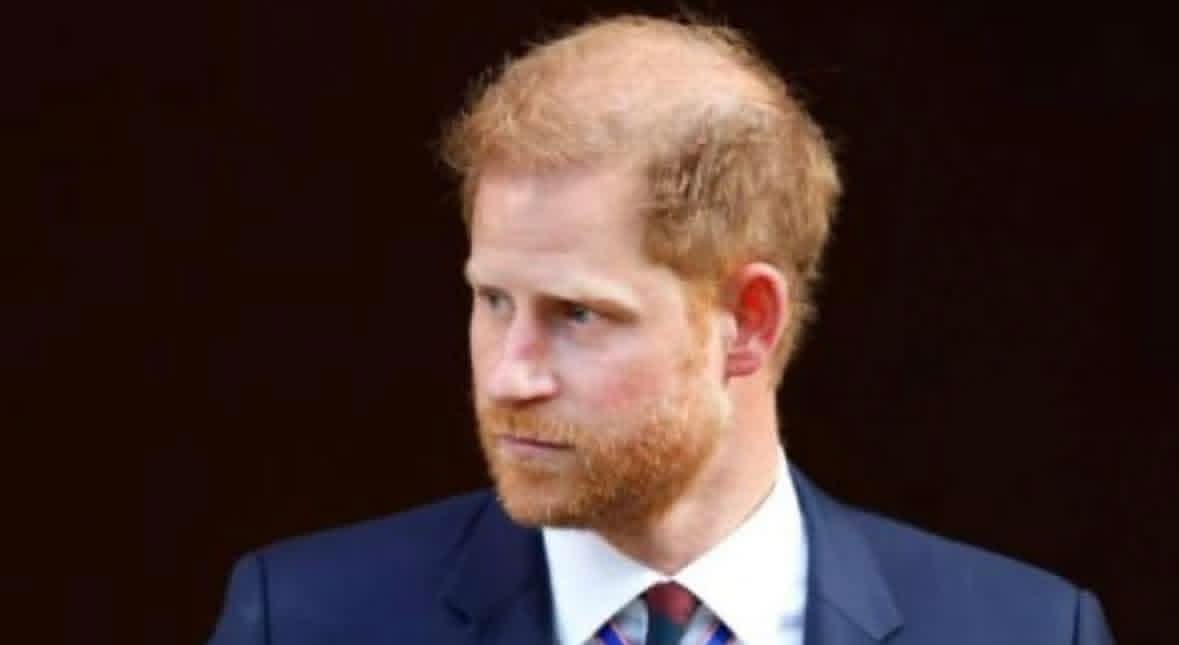 تسريب رسائل حب وغزل بين الأمير هاري وصحافية بريطانية
