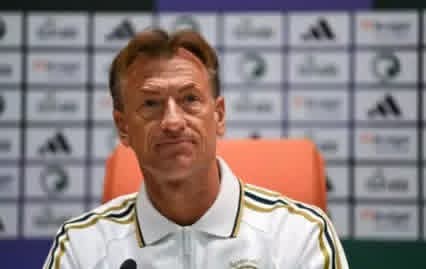 اتحاد الكرة السعودي ينفي إقالة هيرفي رينارد